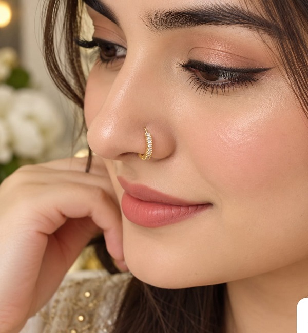 Trending Gold Crystal Nose Ring – Elegant Hoop Design (ZV:142275) Trending Gold Crystal Nose Ring – Elegant Hoop Design (ZV:142275)